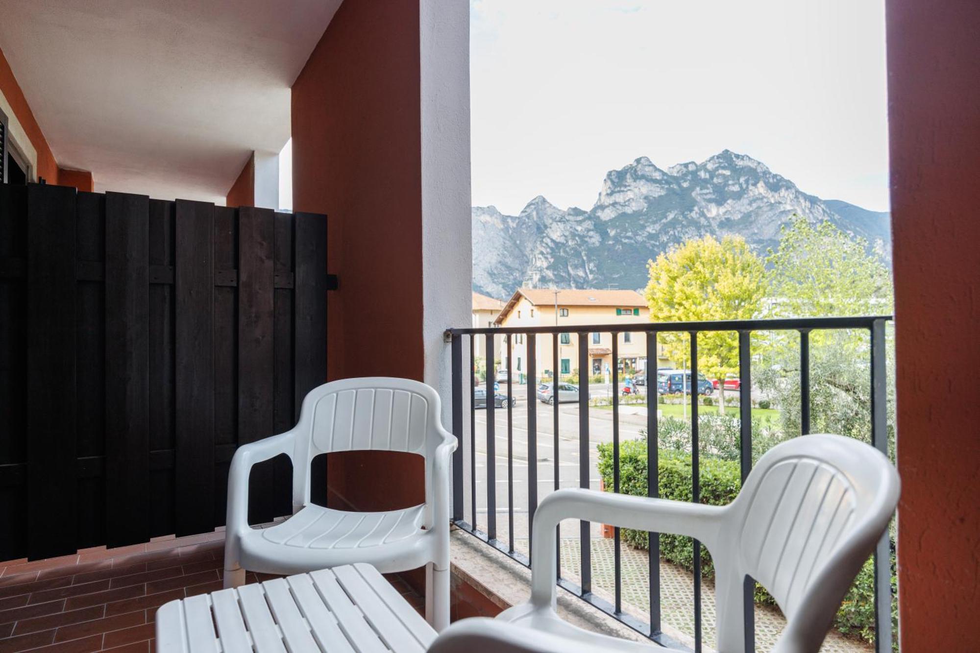 Club Hotel E Residence La Vela Torbole Sul Garda Bagian luar foto