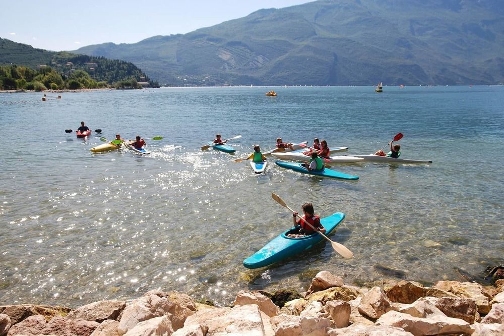 Club Hotel E Residence La Vela Torbole Sul Garda Bagian luar foto