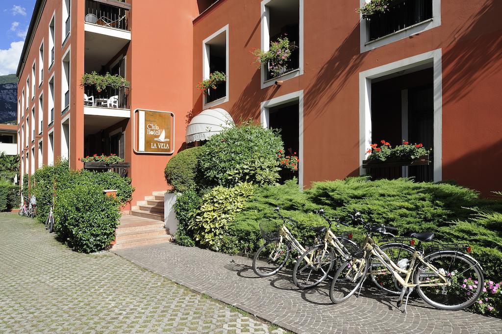 Club Hotel E Residence La Vela Torbole Sul Garda Bagian luar foto