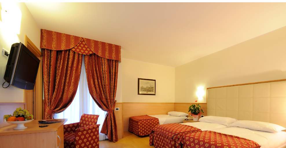 Club Hotel E Residence La Vela Torbole Sul Garda Bagian luar foto